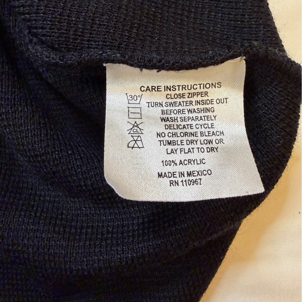 HPI Signature Collection size medium black zip up sweater - Picture 5 of 5